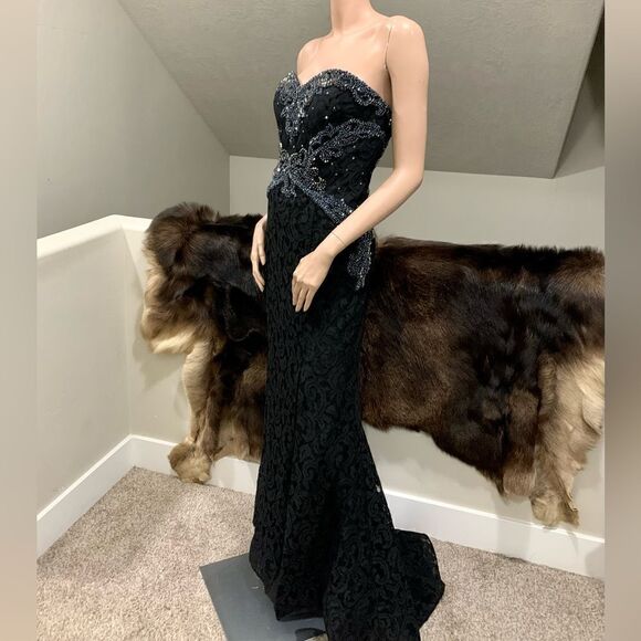 New Stunning Black Floral Lace Beaded Strapless Mermaid Gown - Picture 7 of 13